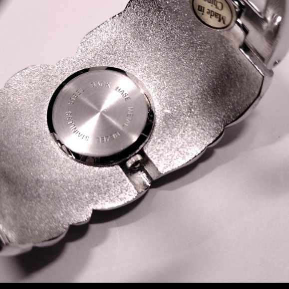 Sahil Rhinestone Quartz Cuff Watch Silver Tone NWOT - Picture 4 of 4